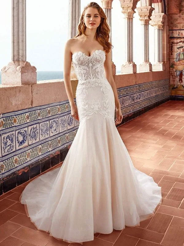 Wedding Dresses Sweetheart Neck Sleeveless Natural Waist Applique With Train Bridal Dresses Lace A-line Dress